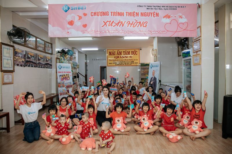 SHBET vui chơi cùng các em nhỏ tại Mái Ấm